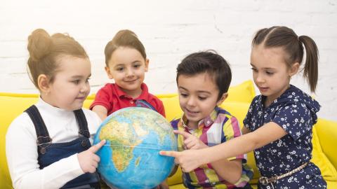 Logo zum Asylbewerber- und Flüchtlingskinder in Kindertageseinrichtungen in Bayern