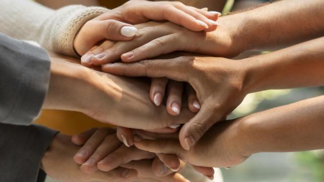 Bild Menschen arbeiten zusammen