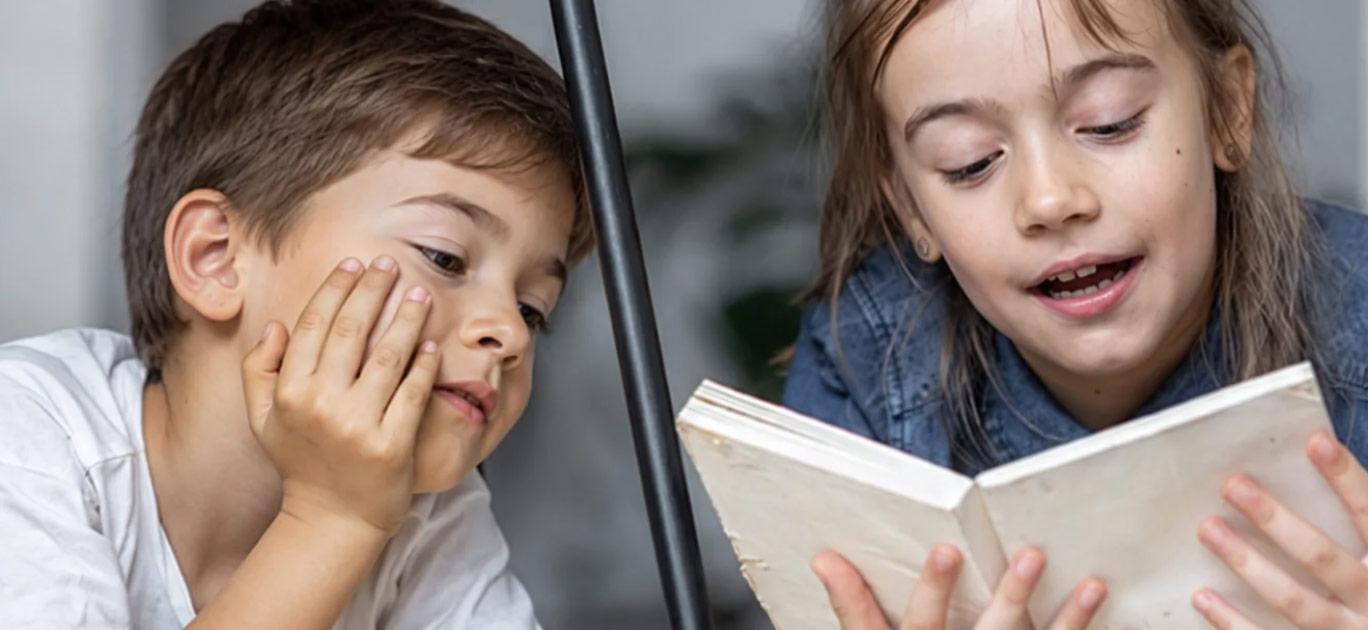 Kinder beim Lesen