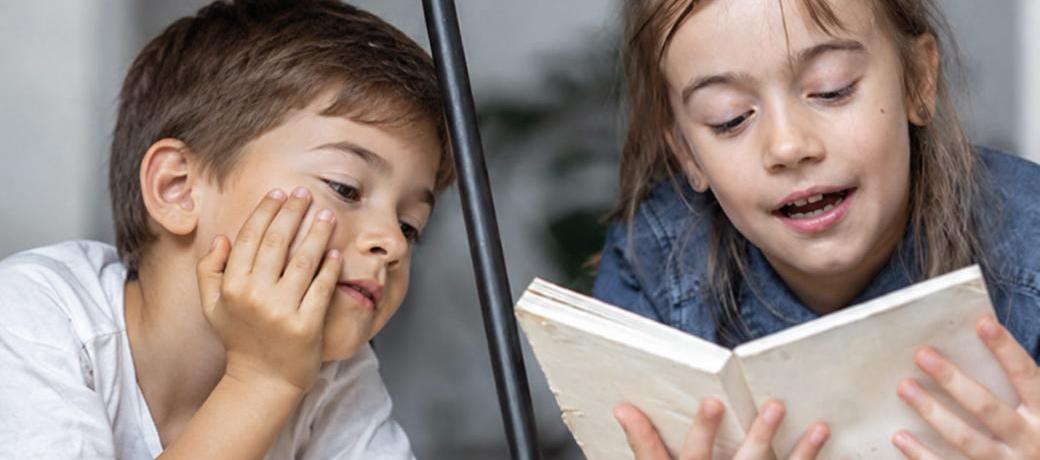 Kinder beim Lesen
